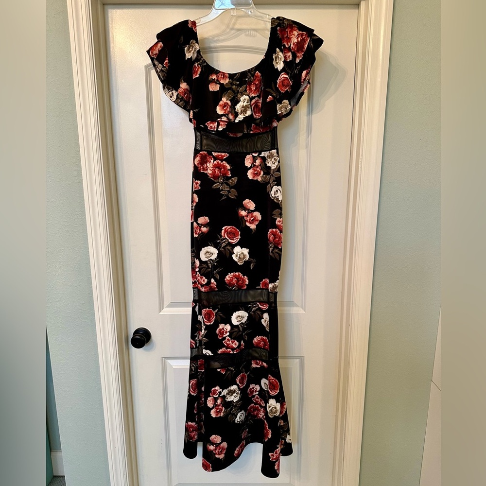 Minette - STUNNING Black and Floral Fit & Flare Off The Shoulder Dress! - Picture 2 of 9